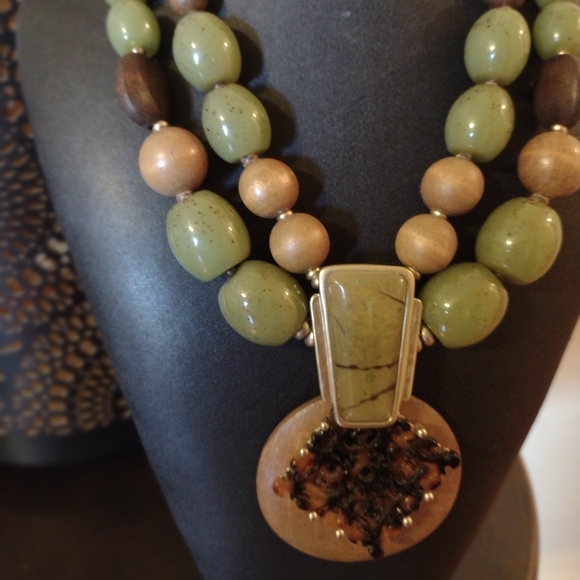 Chico's Neclace - Picture 4 of 4